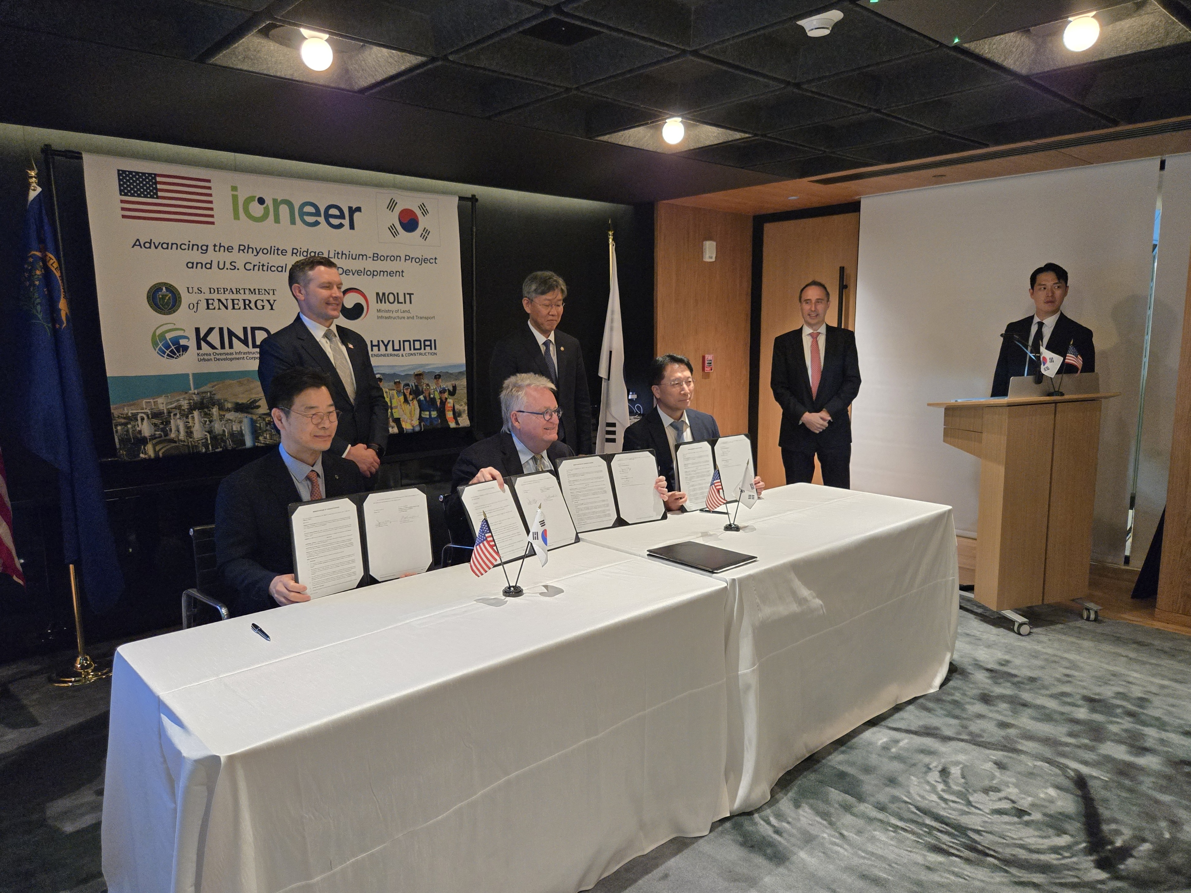 KIND-Ioneer MOU  체결식_3.jpg