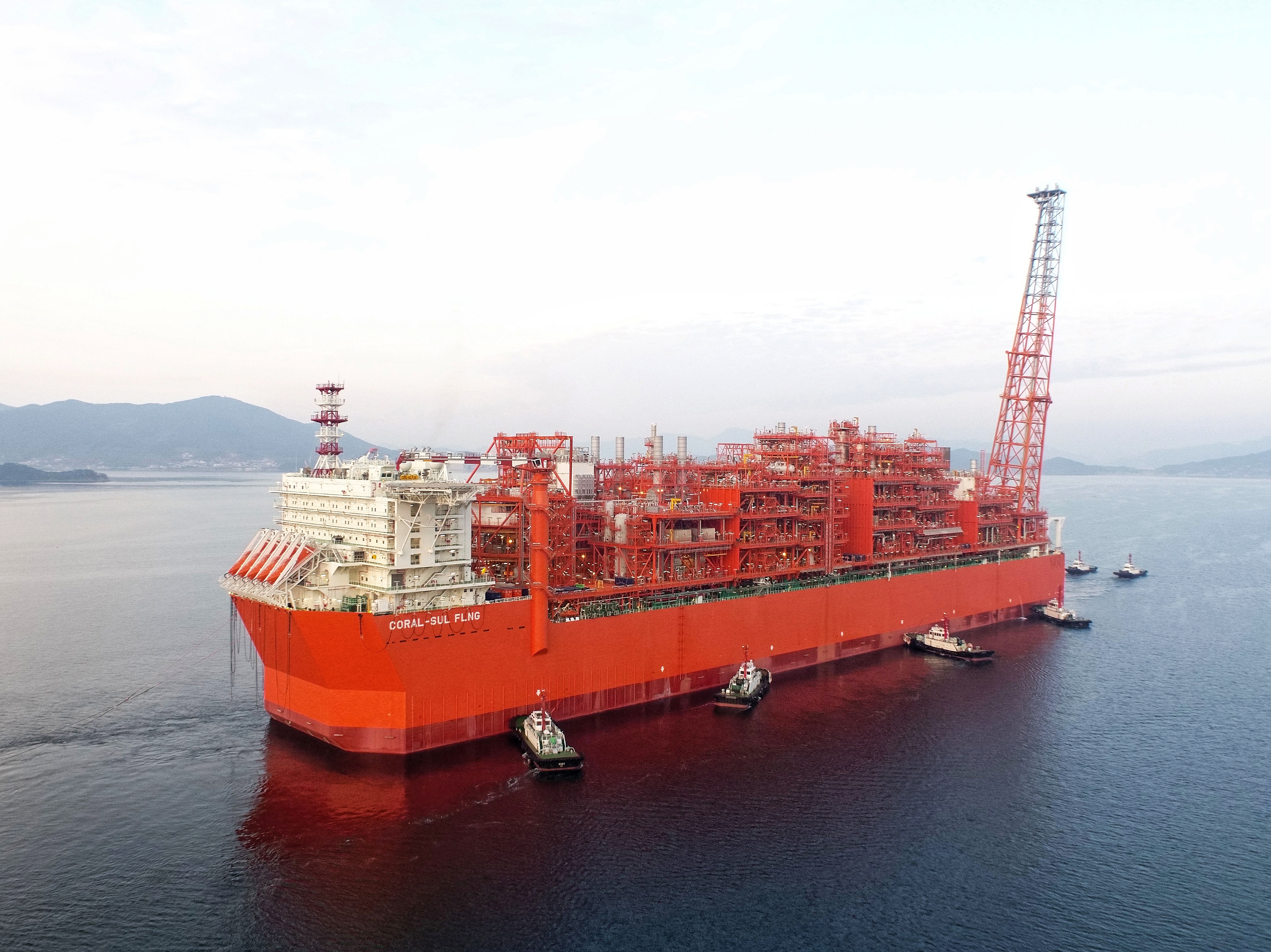 3. (이미지) FLNG 전경2.JPG