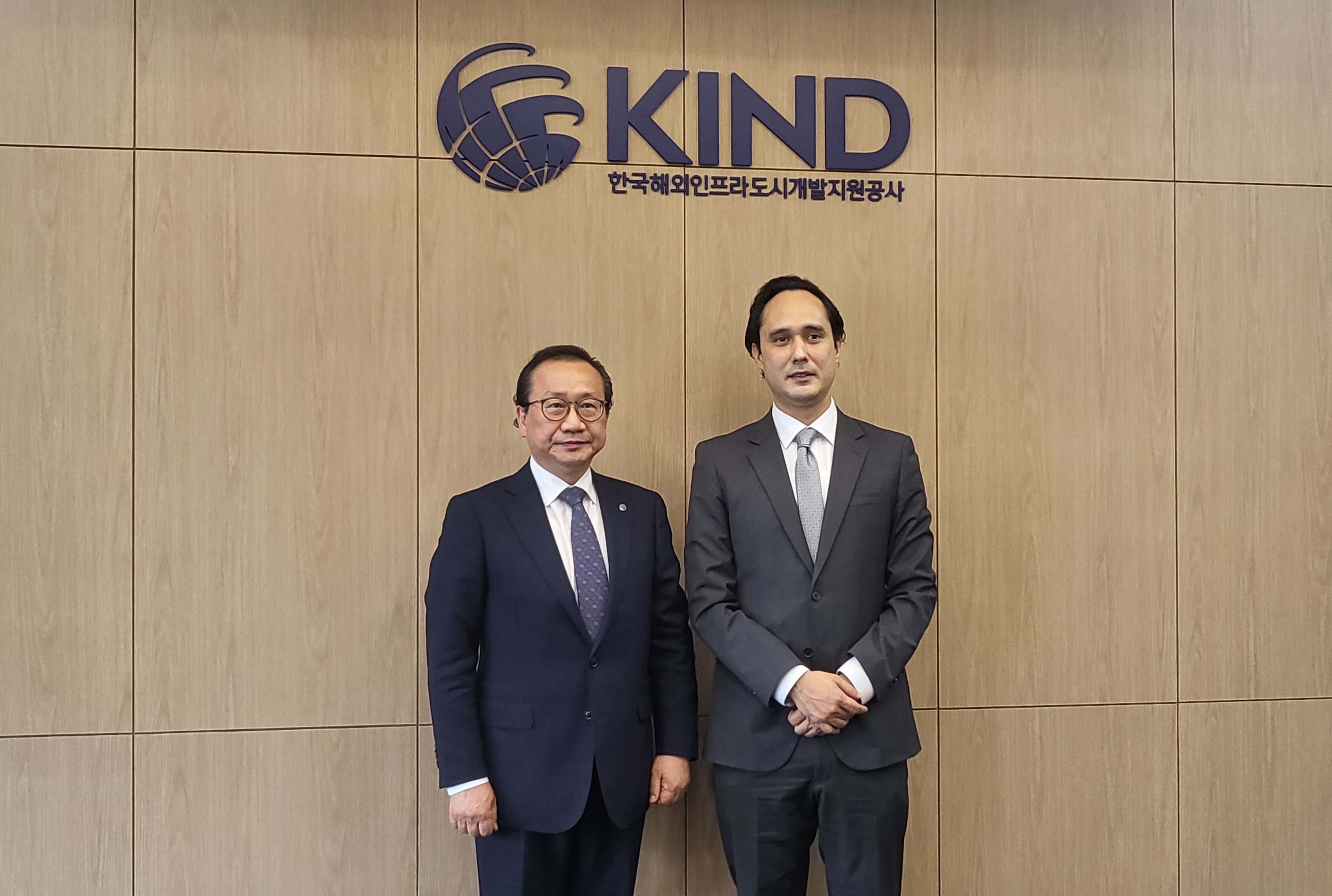 Ambassador of El Salvador to the Republic of Korea visits and interviews with KIND 